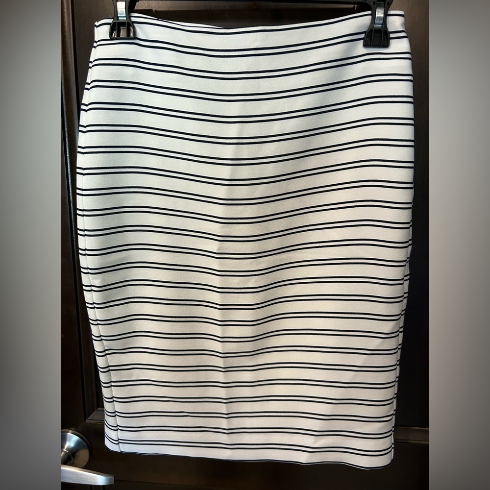Banana Republic size 0 petite. White with black stripes skirt midi length.